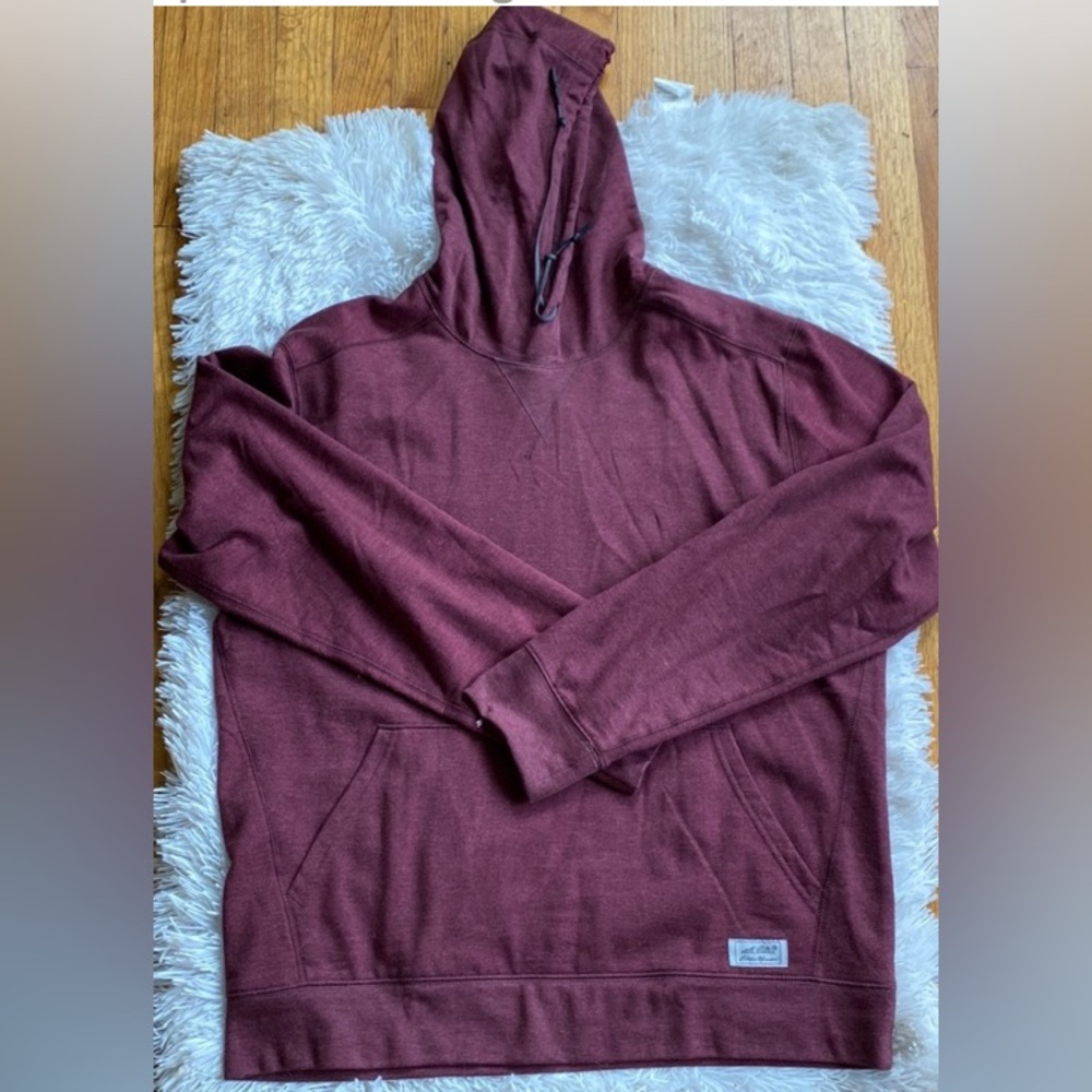 Cozy casual Eddie Bauer hooded sweater for men, Size L